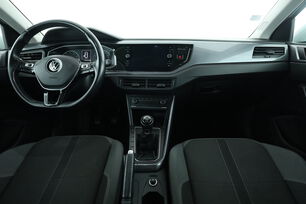 Intérieur avant de l'habitacle depuis le siège arrière