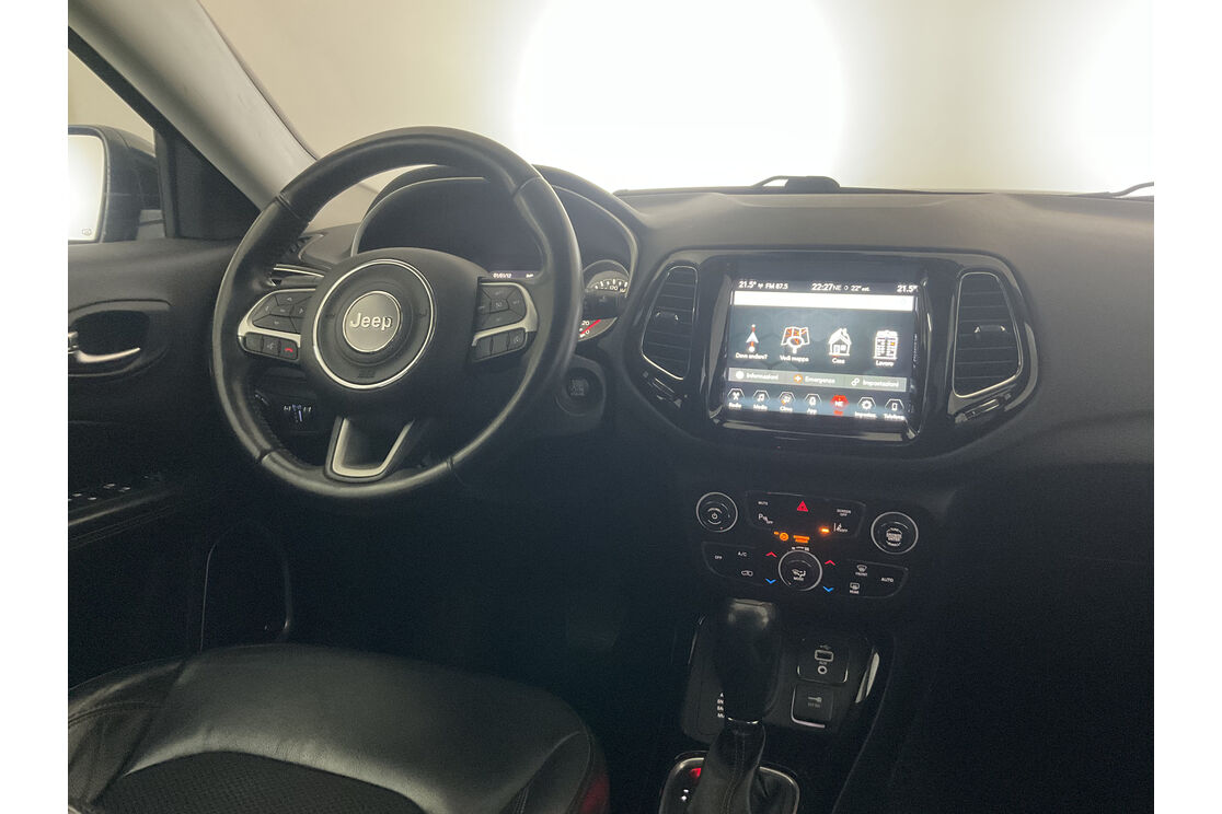 Interno lato guidatore, dal sedile posteriore