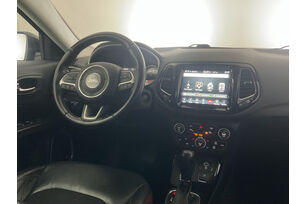 Interno lato guidatore, dal sedile posteriore
