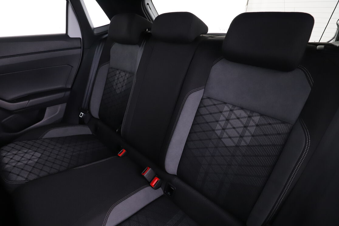 Interno sedili posteriori, dal lato guidatore