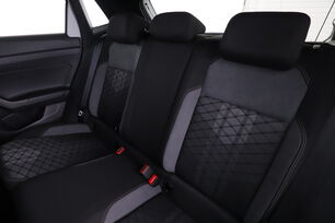 Interno sedili posteriori, dal lato guidatore