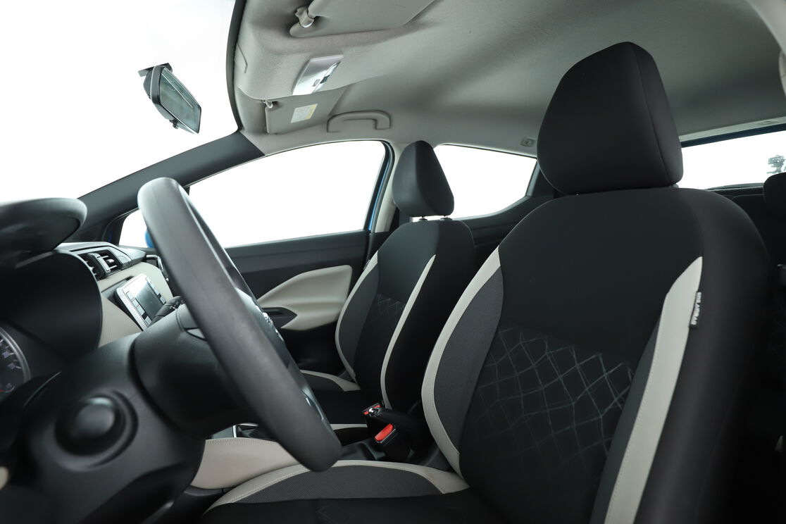 Intérieur côté conducteur 2