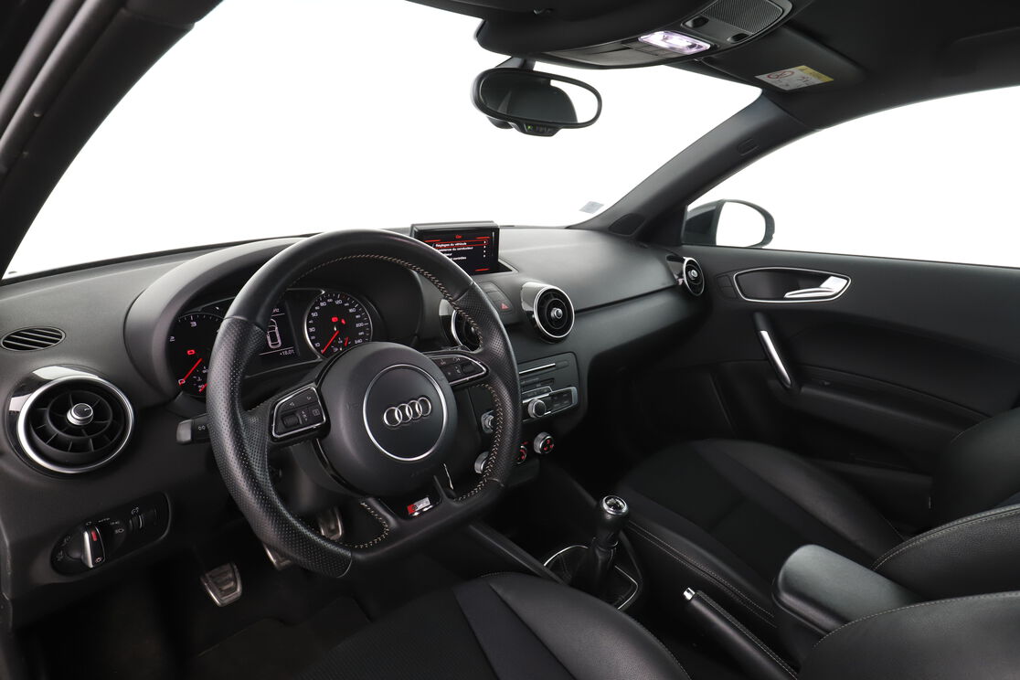 Intérieur côté conducteur 2
