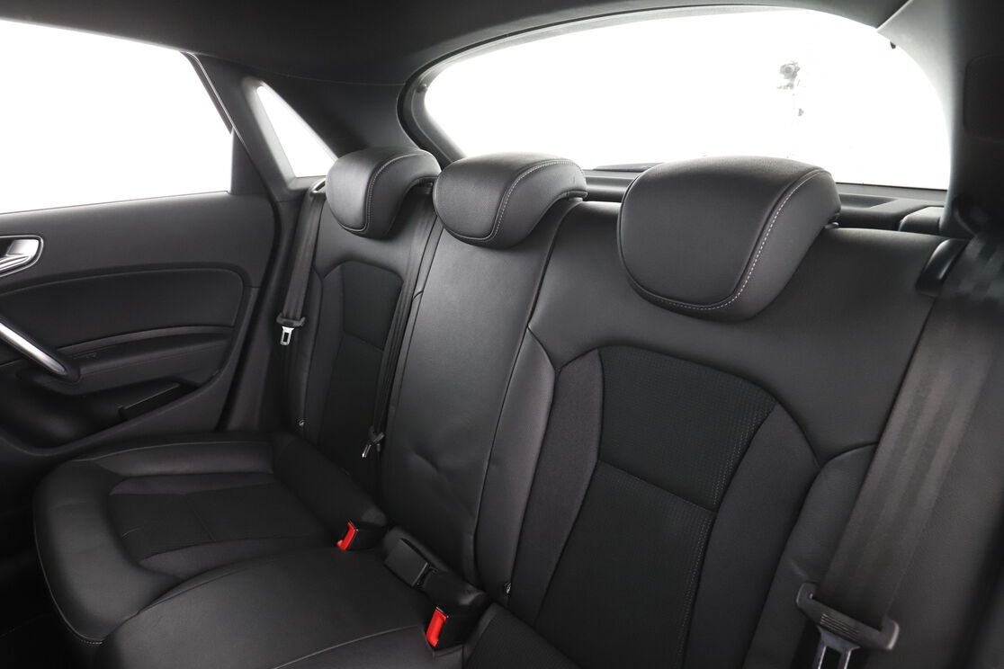 Intérieur sièges arrière depuis le côté conducteur