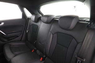 Intérieur sièges arrière depuis le côté conducteur
