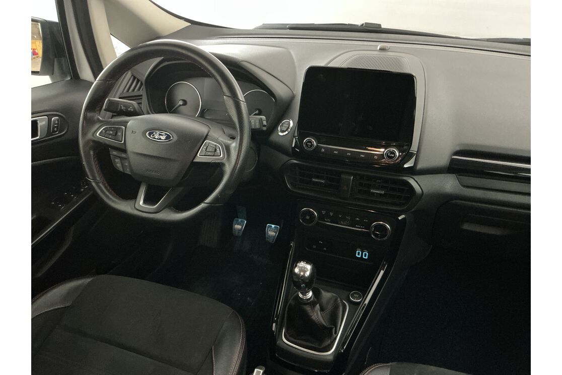 Interno lato guidatore, dal sedile posteriore