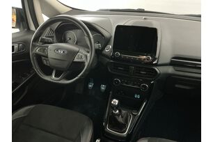 Interno lato guidatore, dal sedile posteriore