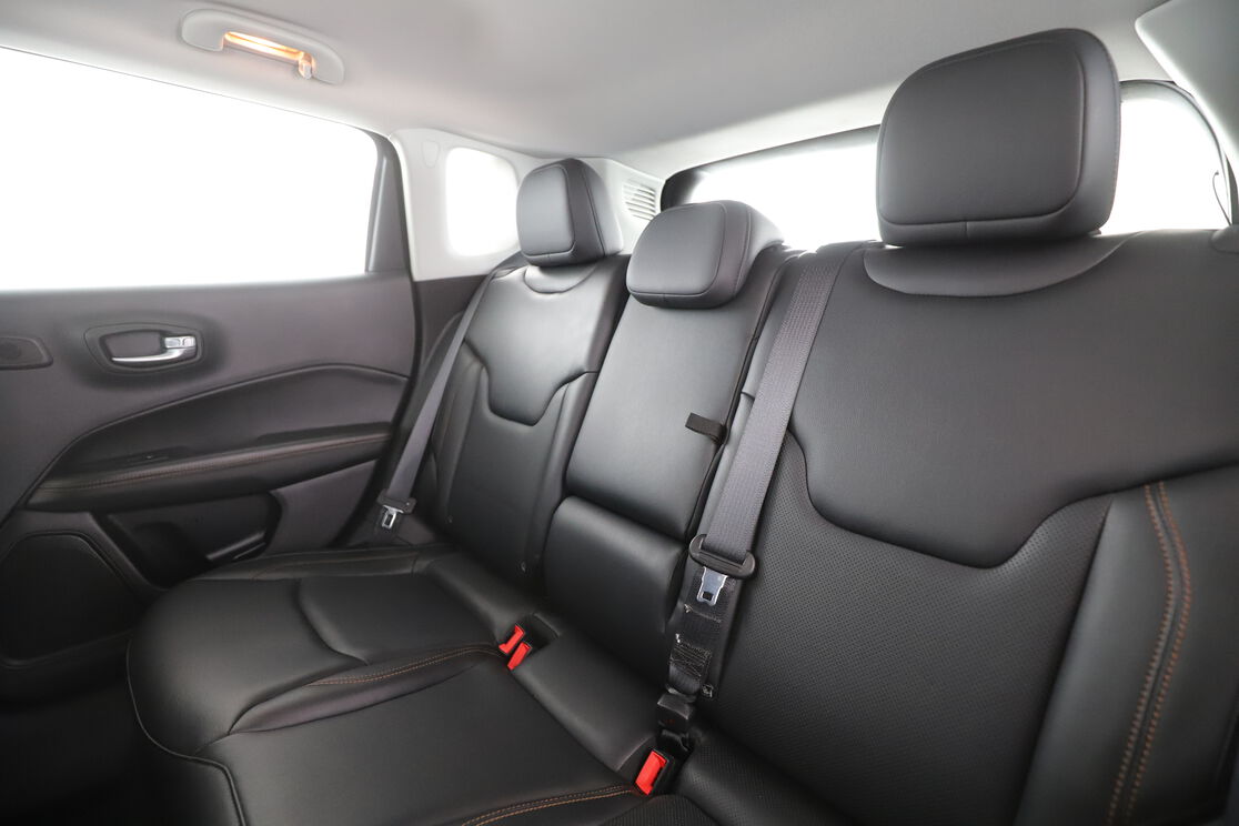 Intérieur sièges arrière depuis le côté conducteur