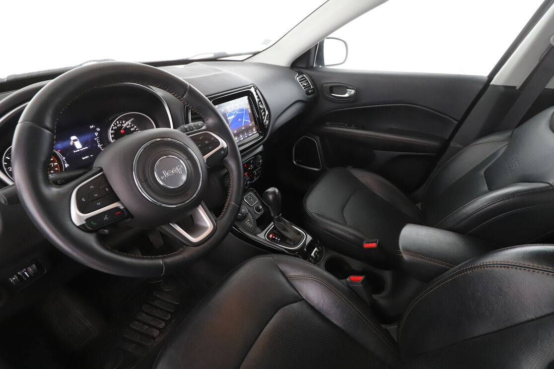 Intérieur côté conducteur 2