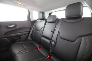 Intérieur sièges arrière depuis le côté conducteur