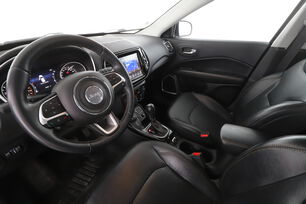 Intérieur côté conducteur 2