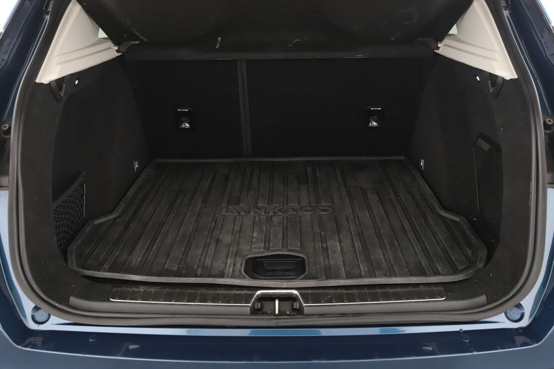 carDetails.imgAlt.interior.9