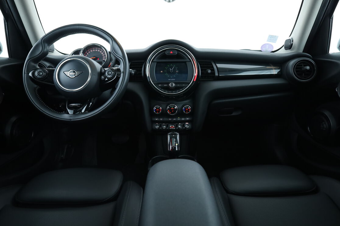 Intérieur avant de l'habitacle depuis le siège arrière