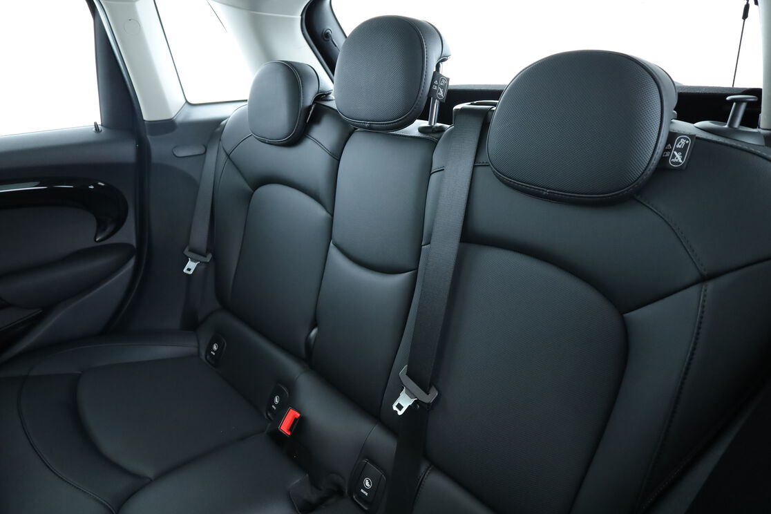 Intérieur sièges arrière depuis le côté conducteur