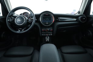 Intérieur avant de l'habitacle depuis le siège arrière