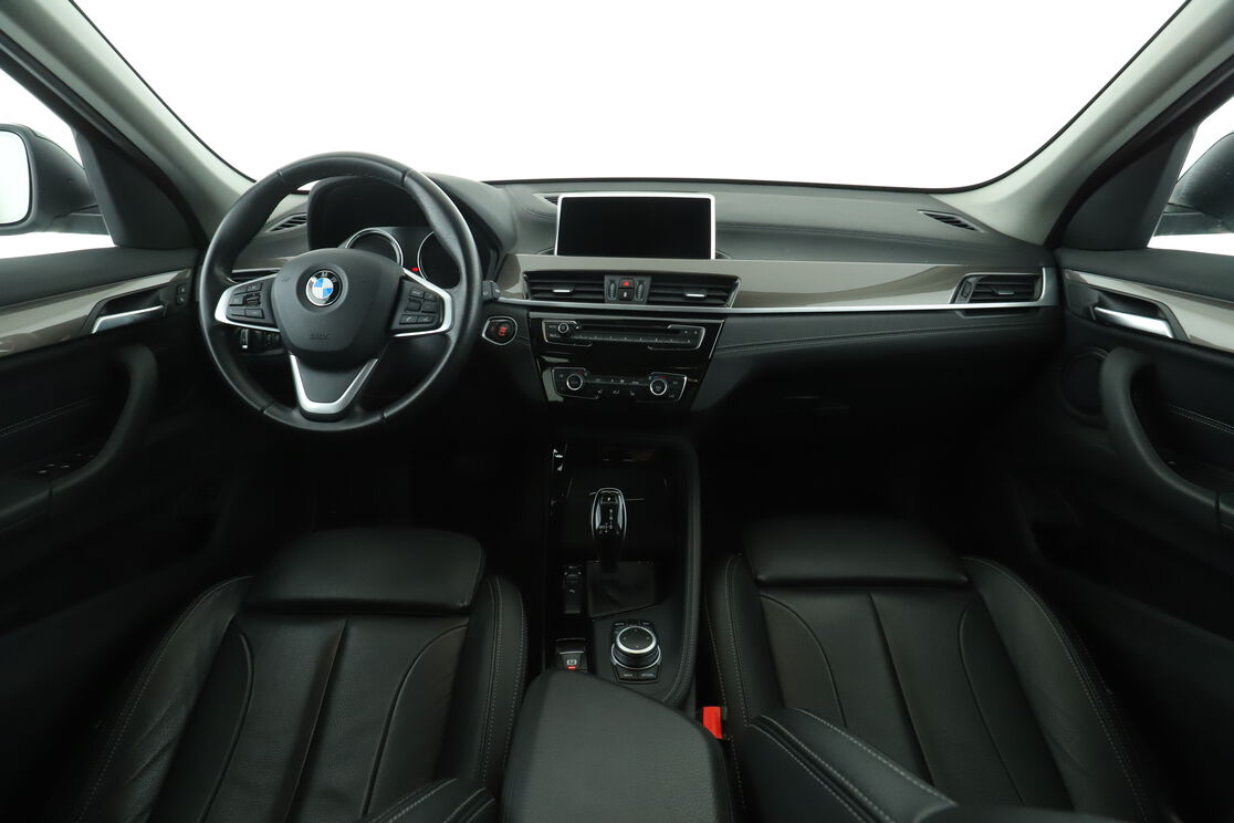 Innenraum auf der Fahrerseite 2