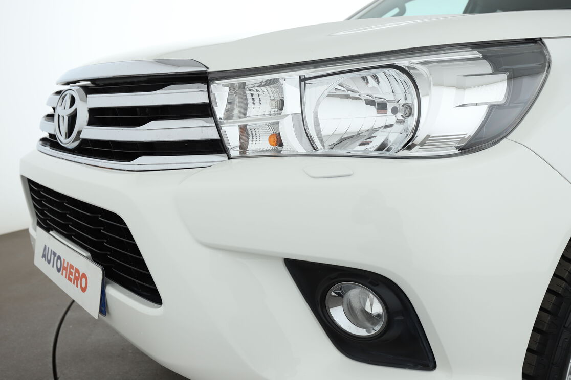 carDetails.imgAlt.interior.14