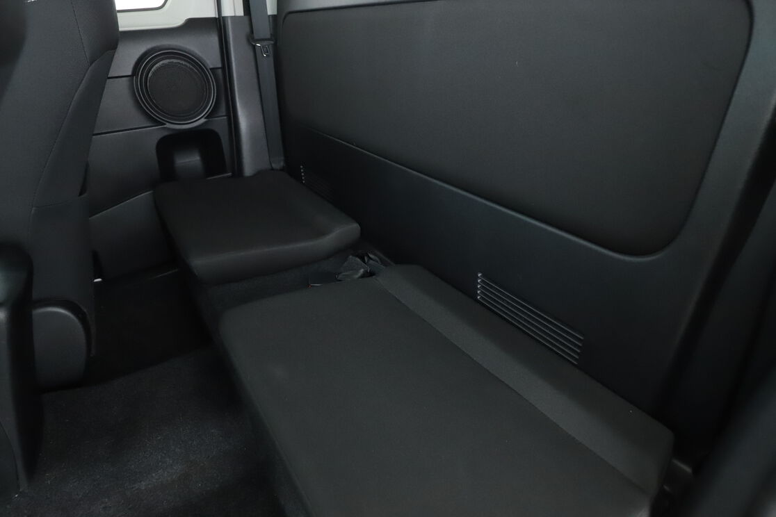 carDetails.imgAlt.interior.11