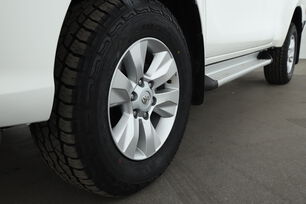 carDetails.imgAlt.interior.13