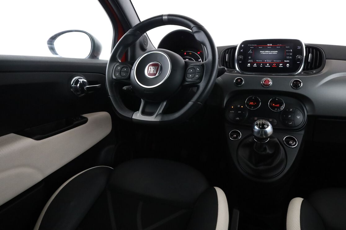 Interior lado del conductor desde el asiento trasero