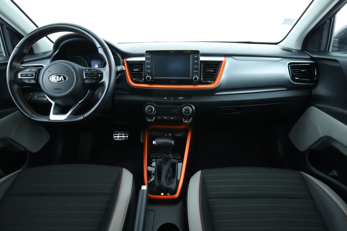 Intérieur avant de l'habitacle depuis le siège arrière