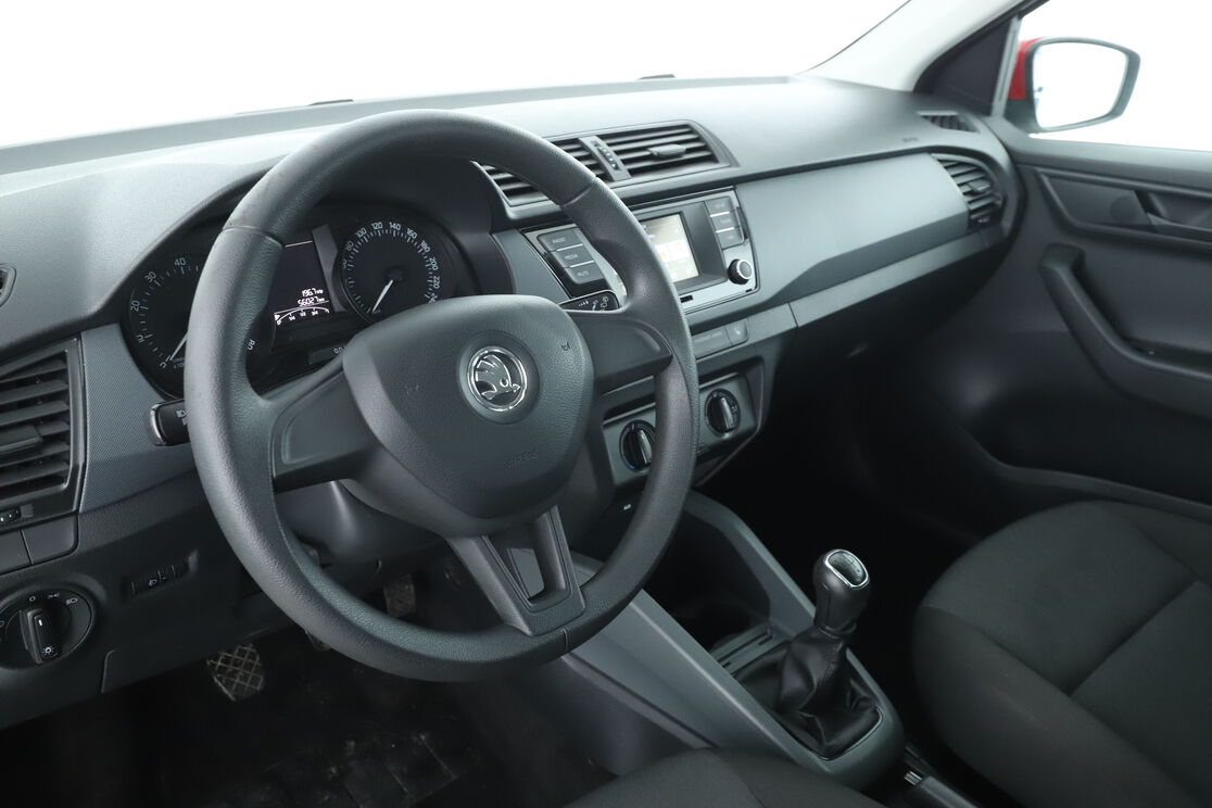 Innenraum auf der Fahrerseite 2