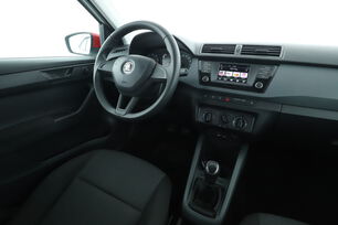 Innenraum der Fahrerseite vom Rücksitz