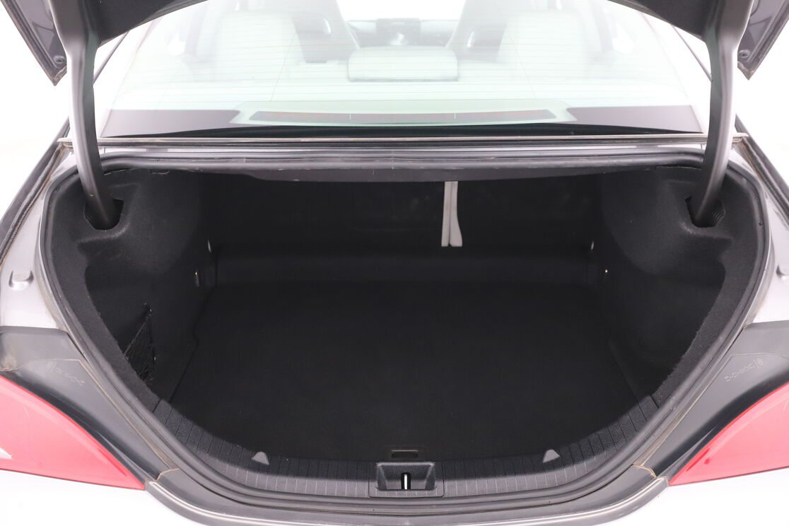 carDetails.imgAlt.interior.9