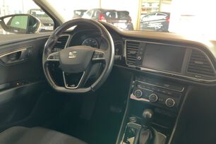 Innenraum der Fahrerseite vom Rücksitz