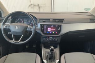 Interior frontal de la cabina desde el asiento trasero