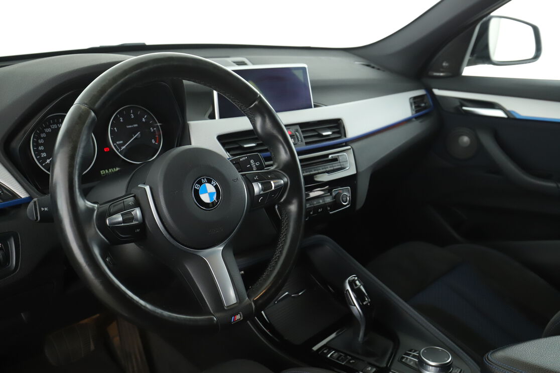 Innenraum auf der Fahrerseite 2