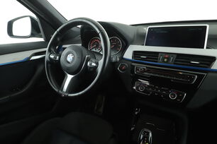 Innenraum der Fahrerseite vom Rücksitz