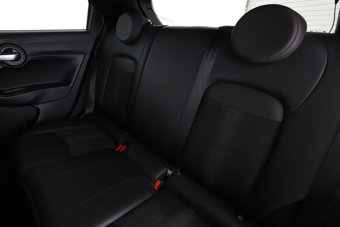 Interno sedili posteriori, dal lato guidatore