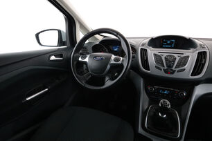 Interior lado del conductor desde el asiento trasero