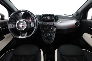 Interior frontal de la cabina desde el asiento trasero