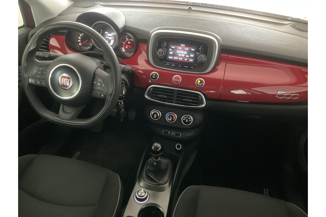 Interno lato guidatore, dal sedile posteriore