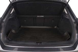 carDetails.imgAlt.interior.9