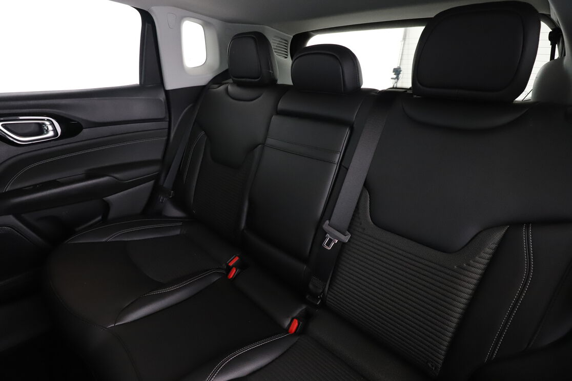 Interno sedili posteriori, dal lato guidatore