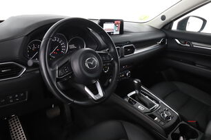 Interior frontal de la cabina desde el asiento trasero