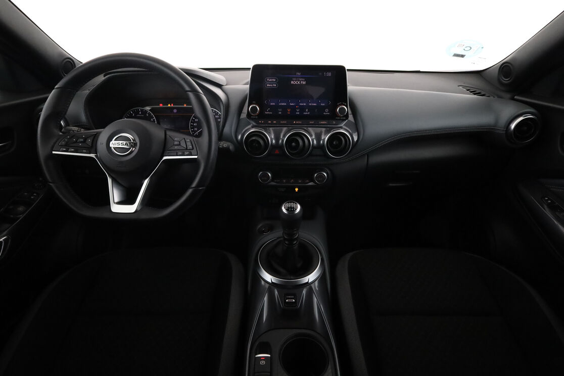 Interior frontal de la cabina desde el asiento trasero