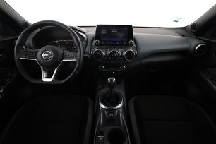 Interior frontal de la cabina desde el asiento trasero