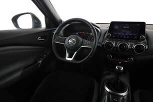 Interior lado del conductor desde el asiento trasero