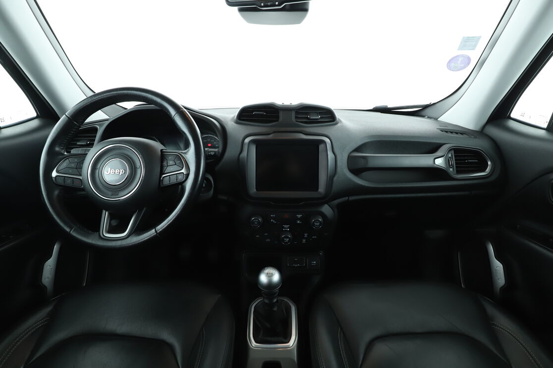 Intérieur avant de l'habitacle depuis le siège arrière