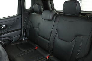 Intérieur sièges arrière depuis le côté conducteur