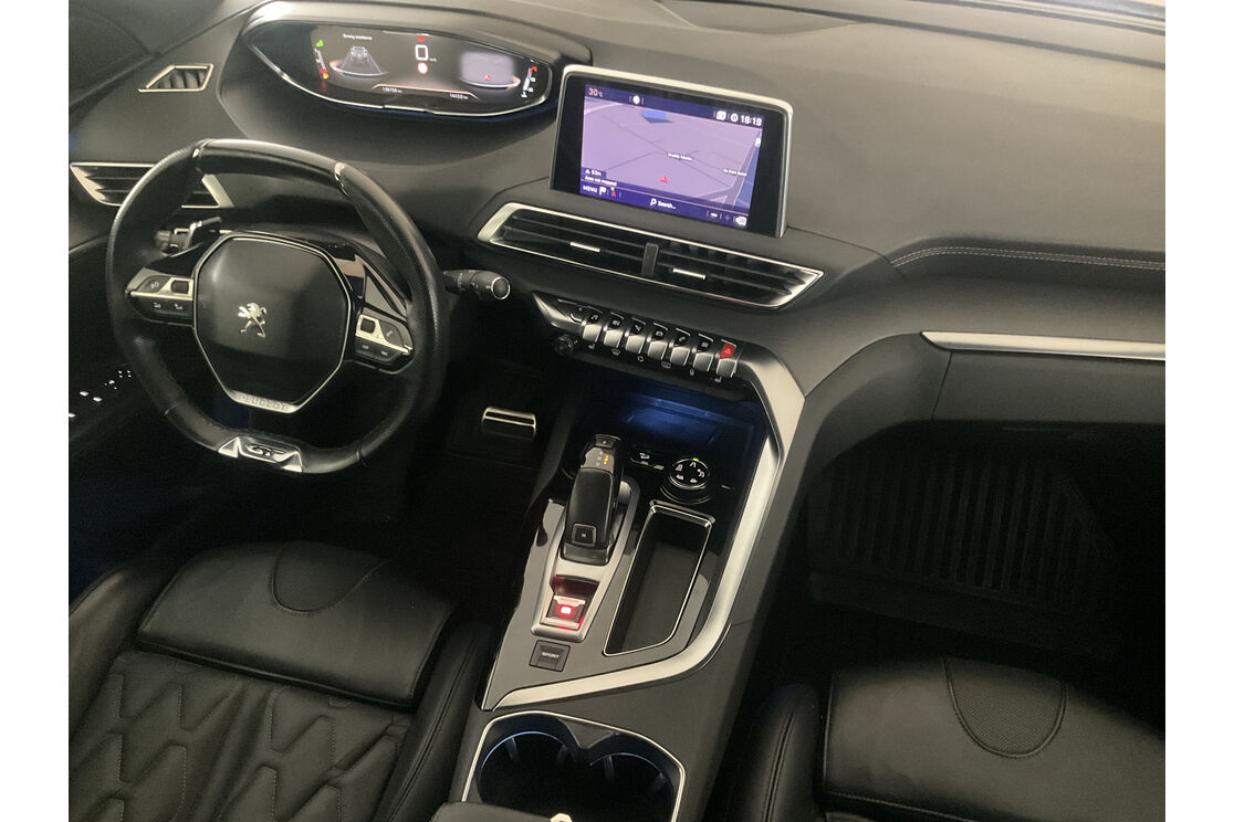 Interno lato guidatore, dal sedile posteriore