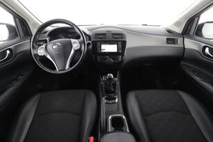 Intérieur avant de l'habitacle depuis le siège arrière