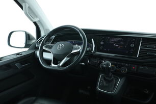 Innenraum der Fahrerseite vom Rücksitz