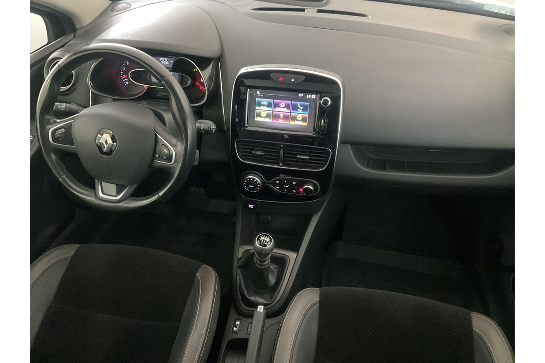 Interno lato guidatore, dal sedile posteriore
