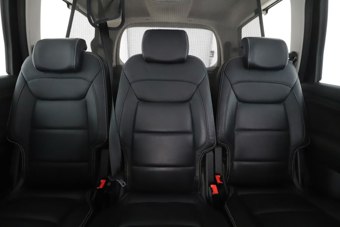 Intérieur sièges arrière depuis le côté conducteur