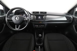 Främre interiör sett från baksätet